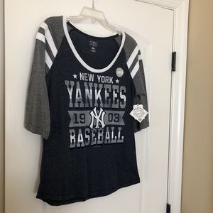 🌟 New York Yankees 🌟 Quarter Sleeve Women’s Tee